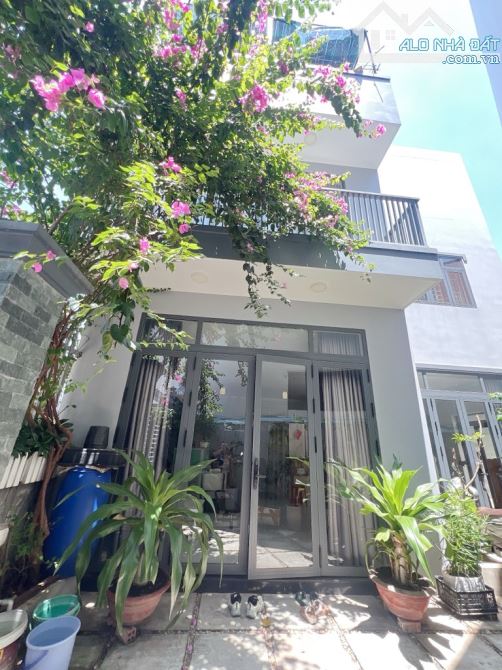 Biệt thự ngang 12m 135m2 An Lạc Bình Tân, sân đậu oto, gần MT, dân trí cao, nhỉnh 9 tỷ TL