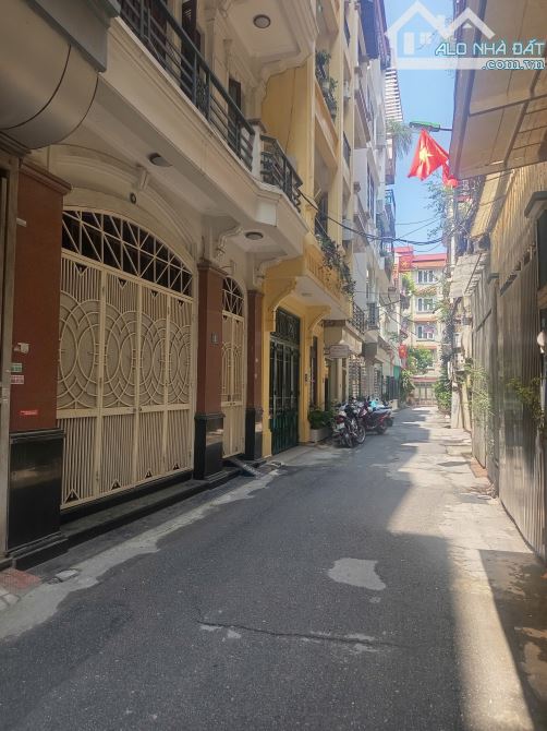 Bán nhà phố Trần Quốc Hoàn, Cầu Giấy, phân lô, ô tô, 50m2, 6T, giá chào 17.5 tỷ