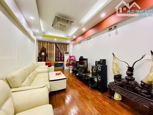 PHỐ QUẦN NGỰA BA ĐÌNH 18 TỶ DT 60M MT 4M 6T Ô TÔ TRÁNH GẦN PHỐ KINH DOANH DÂN TRÍ CAO
