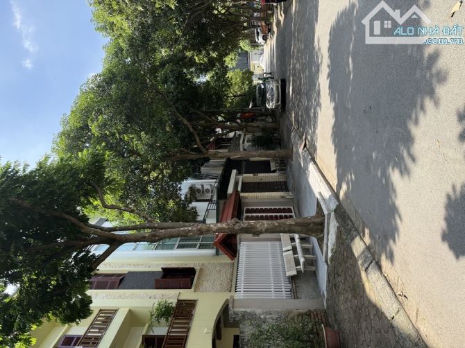 BIỆT THỰ NHÀ VƯỜN KĐT VIỆT HƯNG 105M2, 4 TẦNG, MT RỘNG, VỈA HÈ KINH DOANH, VIEW VƯỜN HOA