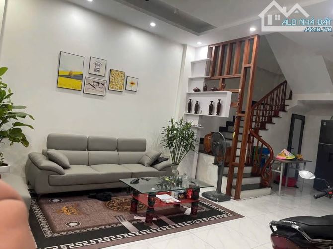Cô hàng xóm nhà em đang cần bán nhà 5t,41m tại Vạn Phúc ,Hà Đông, tiện ích tốt chỉ 8t