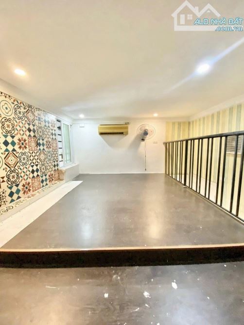 Cho thuê nhà Mai Hắc Đế, DT 35m2, 3 tầng, 2 ngủ, giá 8 triệu/ tháng.