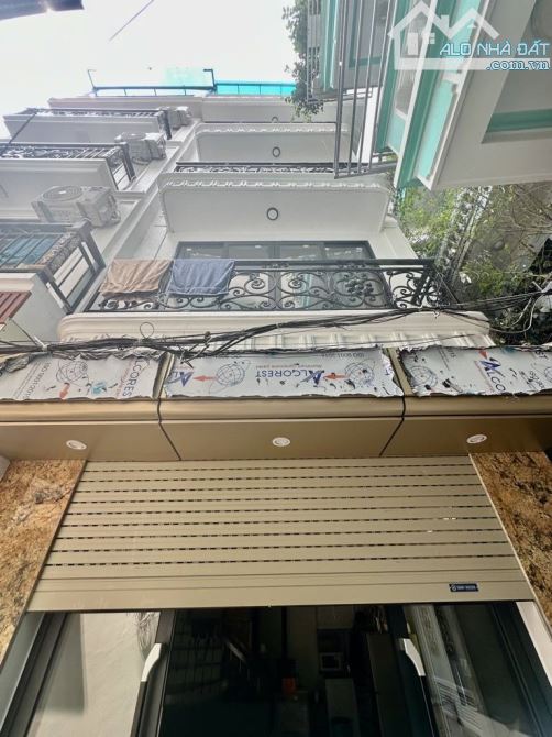 - Bán nhà Trần Cung, 10m ô tô, sát phố, nội thất xịn sò, 45m2, 9.7 tỷ.