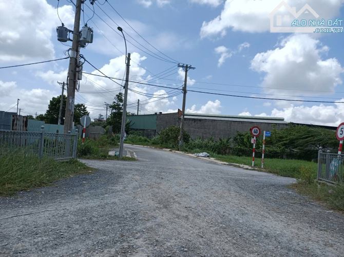 MẶT TIỀN KÊNH TRUNG ƯƠNG XUÂN THỚI THƯỢNG HÓC MÔN. DT: 5840M2 , GIÁ 46 Tỷ TL