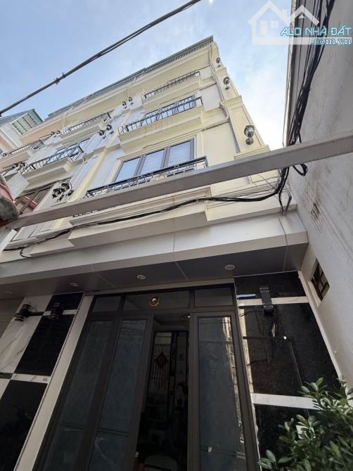 - Bán nhà Trần Cung, 10m ô tô, sát phố, nội thất xịn sò, 46m2, 9.9 tỷ.