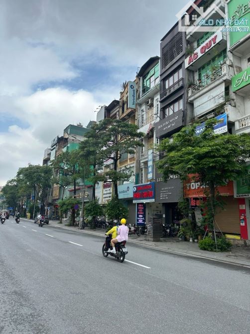 💎 MẶT PHỐ VIP NGUYỄN CHÍ THANH – VỈA HÈ ĐÁ BÓNG – 8 TẦNG THANG MÁY – DÒNG TIỀN 105TR/THÁN
