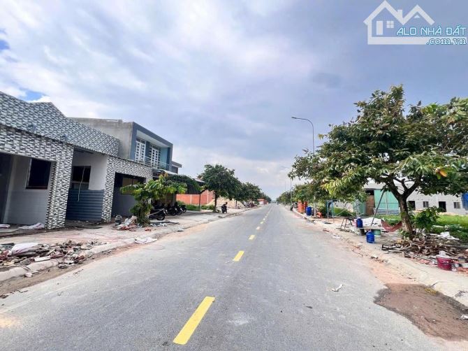Cần bán gấp lô đất mặt tiền 34m- Đối diện trường cấp 2