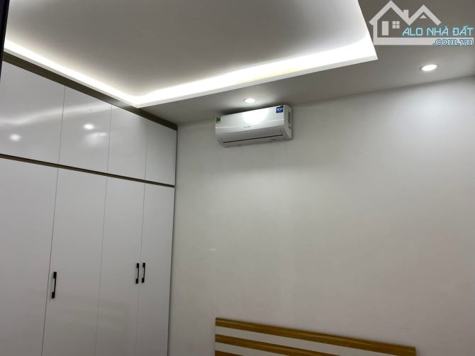 Bán nhà đẹp ở ngay cách cổng trường cấp 3 Đại Mỗ 200m, DT 65mx5 tầng giá 7.5 tỷ