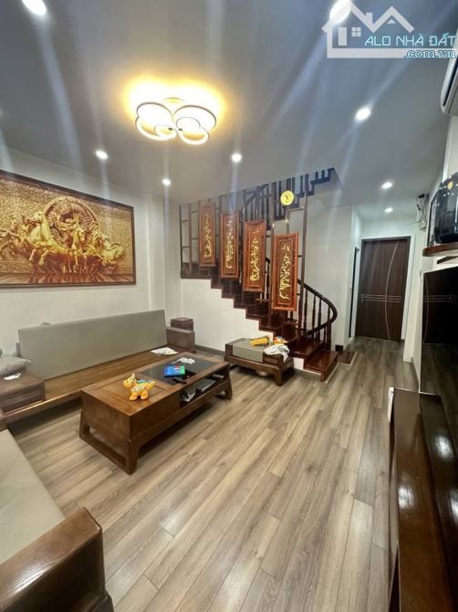 SIÊU HIẾM – BÁN NHÀ PHỐ NGUYỄN VĂN CỪ – 40M – 4 TẦNG – GIÁ 9.05 TỶ