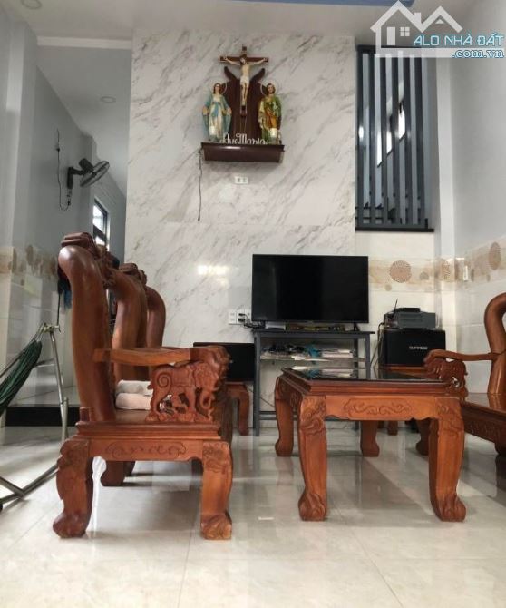 Nhà Đối diện Trường Đại Học Sư Phạm Kỹ Thuật gần Ngã Tư Thủ Đức Dt 93m2, Ngang 12m, 8 tỷ
