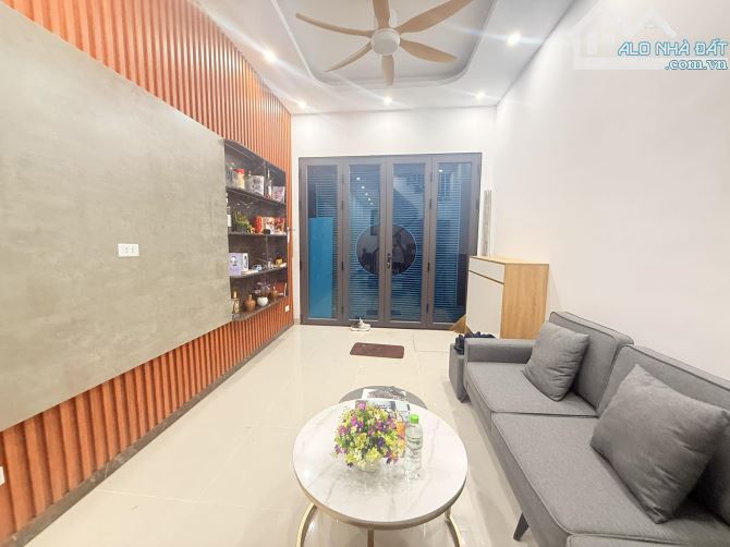 Phân lô Đốc Ngữ, Ba Đình. 37m, 4 tầng, giá 8.6 tỷ. 30m ô tô tránh, 2 mặt thoáng