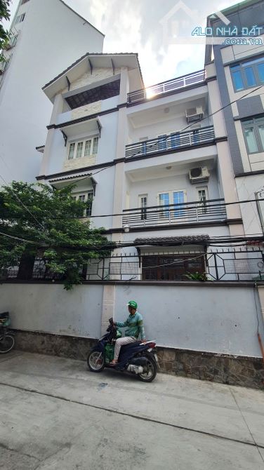 Bán Biệt thự p8 Quận 3. Diện tích khủng  15x13 trệt 2 lầu mới đẹp. 29.5 tỷ