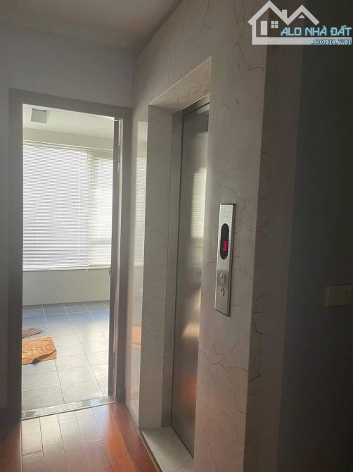Bán nhà đẹp 8 tầng thang máy Láng Hạ lô góc 2 mặt tiền 105m2 20m mặt tiền 56 tỷ