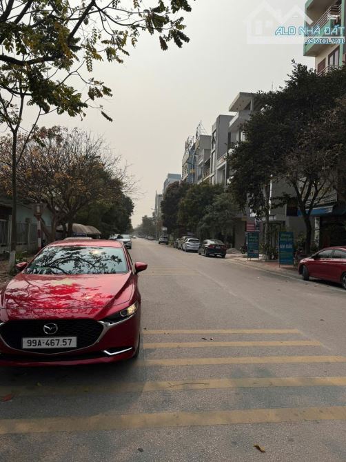 Bán nhà 3 tầng . Tạ Quang Bửu . dt 81m . mt 4.5m . hướng ĐN . giá 11 tỷ