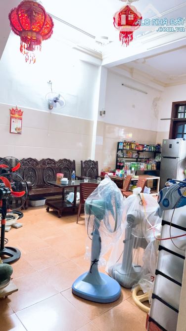 BÁN NHÀ 3 TẦNG 6 PHÒNG 160M2 GẦN BIỂN ĐƯỜNG LƯƠNG THẾ VINH GIÁ CHỈ 10.050 TỶ