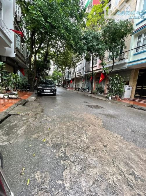 Bán nhà Ngô Thì Nhậm, phân lô, ô tô, kinh doanh 55m2, mặt tiền 5,5m, giá 16,75 tỷ