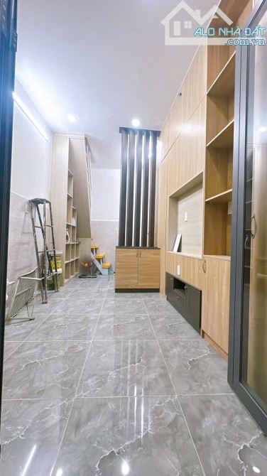 ĐOÀN VĂN BƠ - CÁCH HXH 10m - CÁCH MẶT 💵 50m - NHÀ 3 TẦNG KHU DC HIỆN HỮU