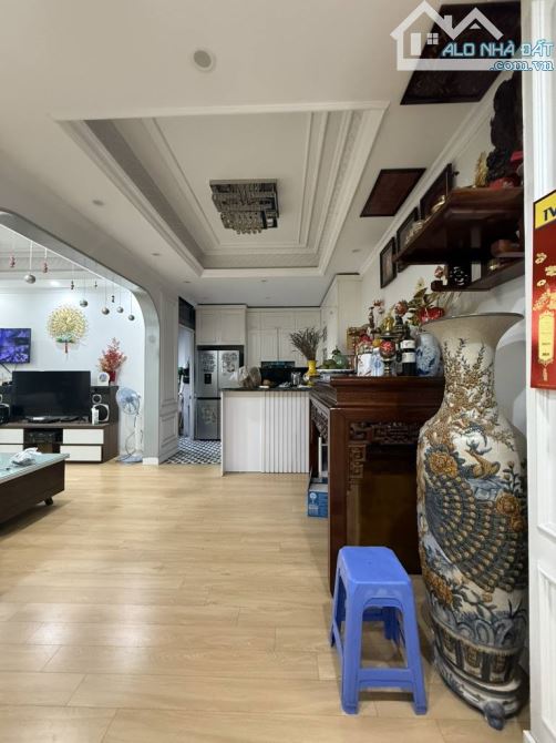 Bán nhà CC Licogi P. Đại Từ, HN, DT 100 m2, giá bán 6.4 tỷ 🔥Mô tả: ☀️ Nhà thoáng, tầng tr