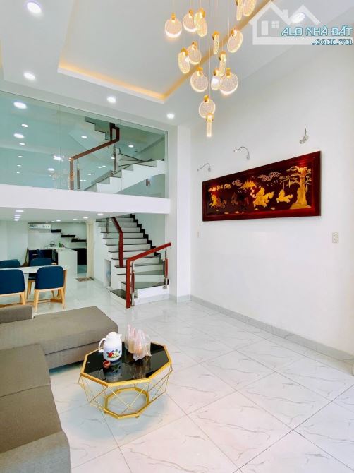Cho thuê nhà ở Mỹ Đình 50m2, 4 tầng, full đồ, oto đỗ cửa.
