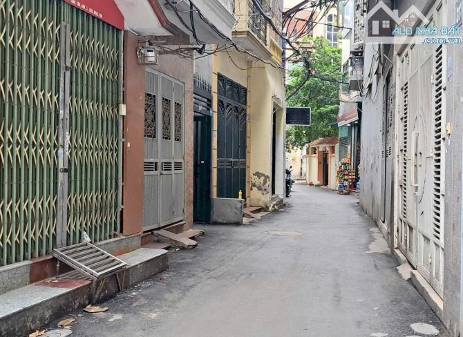 Nhà Võ Thị Sáu 36m2/ 3 tầng/ Lò Đúc/ sân để xe/ 5.6m mặt tiền_Hơn 6 tỷ có bớt.