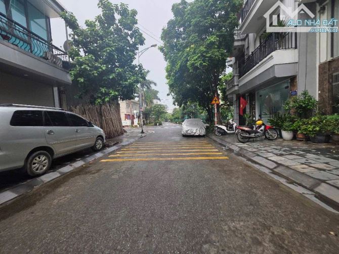 Bán  mảnh đất đẹp ô tô tránh vỉa hè rộng phán lô ,thông muôn nơi rất đẹp phố thanh am