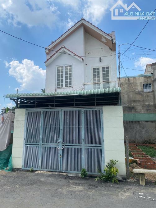 BÁN NHANH NHÀ 1T,1L 3PN QUỐC LỘ 13 GẦN CỔNG CHÀO BÌNH DƯƠNG