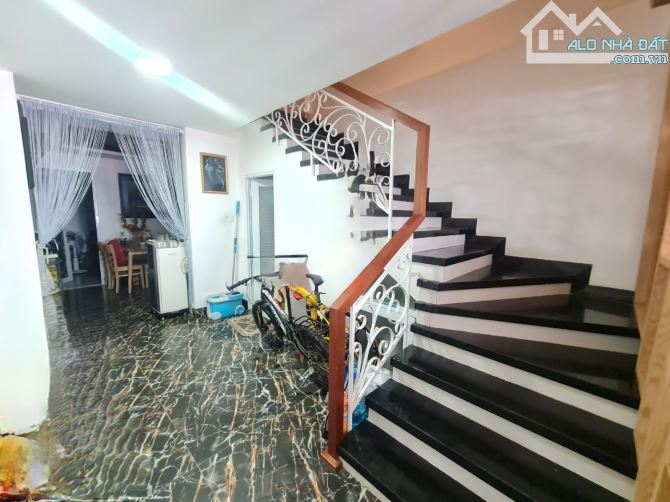BÁN NHÀ 3 TẦNG 120M2 8 PHÒNG CHO THUÊ ĐƯỜNG 5M5 DƯƠNG ĐÌNH NGHỆ GẦN BIỂN CHỈ 19,2 TỶ