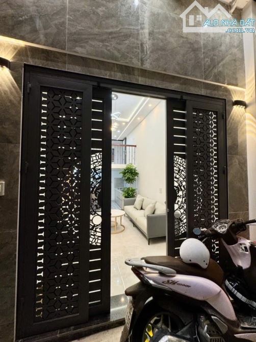 Bán gấp nhà Thịnh Hào 32m 6 tầng 3ngủ mới full nội thất gần phố chỉ 5.9 tỷ bay nhanh