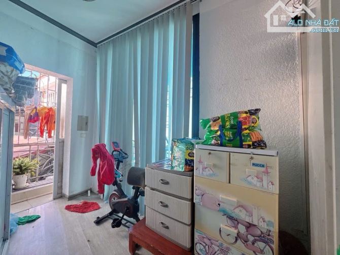 BẮN NHÀ- LẠC LONG QUÂN - LÔ GÓC - DÂN XÂY - GẦN Ô TÔ- 35m - 4TẦNG -6,2 tỉ - KINH DOANH