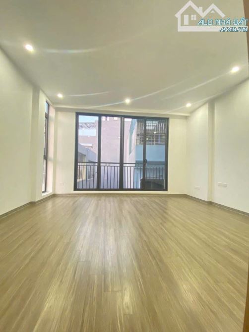 Nhà 6 Tầng Trung Tâm Thạch Bàn Thang Máy - Ô Tô Đỗ Cửa