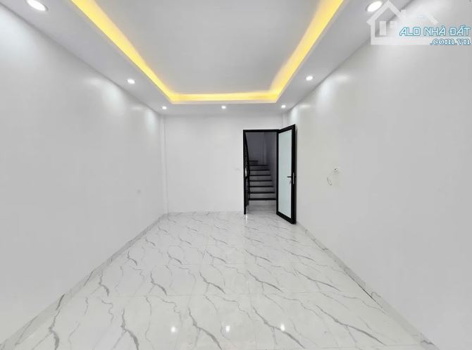 Bán nhà Nguyên Xá xây mới đẹp, 5 tầng chắc chắn đủ công năng