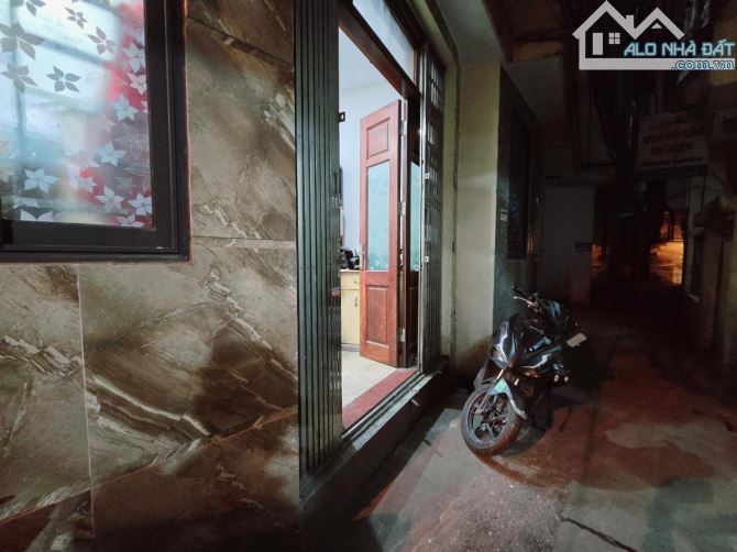 Nhà Nguyễn Trãi mặt ngõ Thanh Xuân cách Ô tô 30m. 32m2 x 5 tầng, 4 ngủ giá 7.47 tỷ TL mạnh