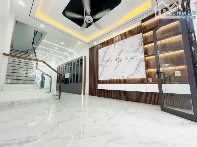 GỬI BÁN NHÀ 3 TẦNG – KHU LỘC VƯỢNG- ô tô để trong sân