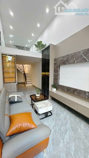 BÁN NHÀ 25M2 THỊNH QUANG ĐỐNG ĐA 5 TẦNG NGÕ THÔNG 10M RA Ô TÔ DỪNG ĐỖ