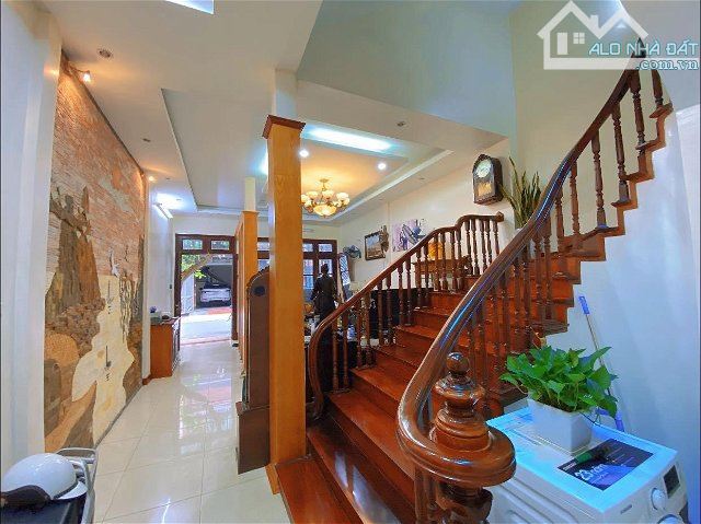 Bán nhà Xuân Quỳnh - Cầu Giấy: Mặt phố, thang máy, ở ngay, vỉa hè 2 bên, ô tô, kinh doanh.