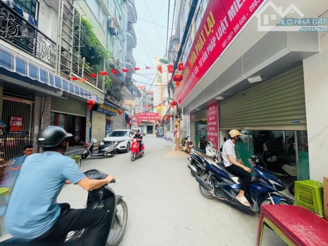 Toà VP 9T (có hầm) Tôn Đức Thắng, DT 1,5 tỷ/năm, 2 ô tô tránh, thang máy DT 80m2 chỉ 25 tỷ