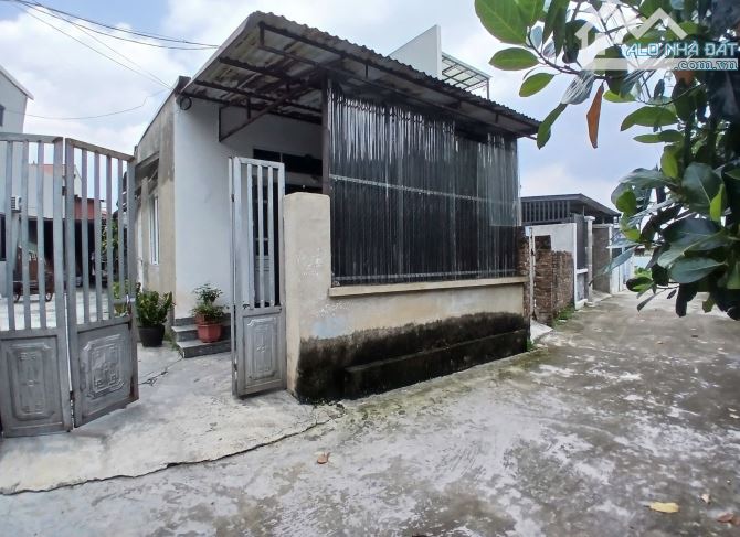 Bán đất sẵn nhà cấp 4.Giá rẻ cơ hội tốt cho bạn quan tâm .120m nở hậu ,Song Mai-Mai Đình