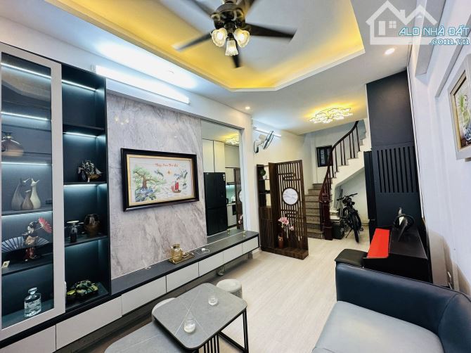Bán nhà ngõ 285 Đội Cấn  quận Ba Đình - Sổ đỏ 32m2 - nhà 5 tầng - giá chào 8,5 Tỷ