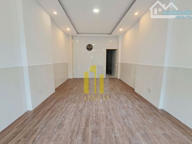 NHÀ 3 LẦU 8 PHÒNG GẦN CAO ĐỨC LÂN - GIÁ 30 TRIỆU