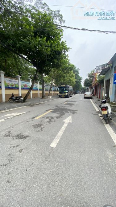 Bán gấp nhà 5 tầng, mặt tiền 5m, đường ô tô tránh, kinh doanh, full công năng, DT 42m2