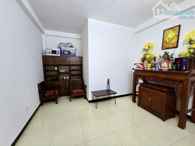 NHÀ ĐẸP Ở NGAY CẦU GIẤY 48 M 5 TẦNG MT 4,5 M GIÁ 13,x TỶ- NGÕ THÔNG - VÀI BƯỚC RA MẶT PHỐ