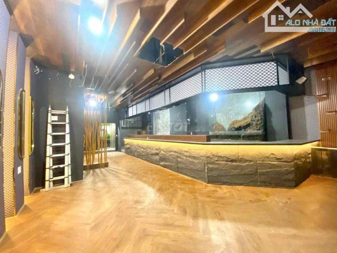 MT PASTUER P.VÕ THỊ SÁU Q.3 -10X37M. NH 20M. CN 370M2 - HĐT 317TR/TH - 147 TỶ