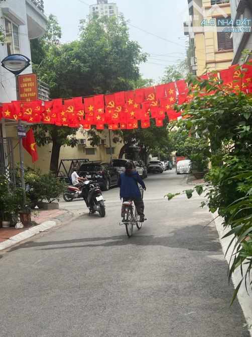 CHỦ BÁN GẤP NHÀ LIỀN KỀ, KINH DOANH, Ô TÔ TRÁNH, 68M2 NHỈNH 18 TỶ.