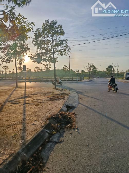 Bán lô góc mặt đường võ Nguyên giáp dt 9x18m giá 12.x tỷ