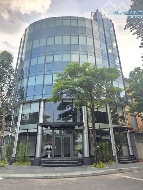 Biệt thự lô góc đẹp. Diện tích 330m2, mặt tiền 20m, 05 tầng, hệ thống điều hoà, thang m