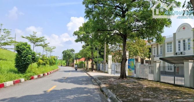 Chị Kiều bán gấp mảnh đất 40m2, mt4.25, giá 6 tỷ nhỏ, 1 nhà ra mặt phố bát khối