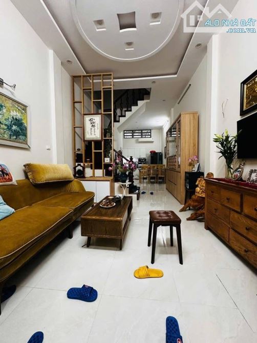 BÁN NHÀ GIẢNG VÕ – 4 TẦNG DÂN XÂY – SỔ VUÔNG – Ở NGAY.