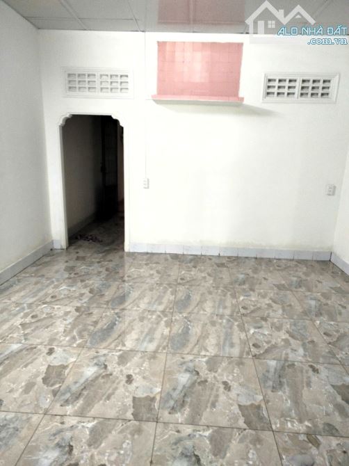cho thuê nhà cấp 4 có gác, hẻm xe hơi, đường số 10 Linh Xuân