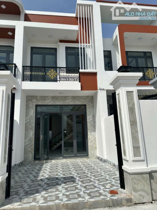 BÁN NHÀ 2 TẦNG 3PN – GẦN CHỢ BÌNH CHÁNH – THIẾT KẾ HIỆN ĐẠI – 150m² – GIÁ 2,5 TỶ  Bán nhà