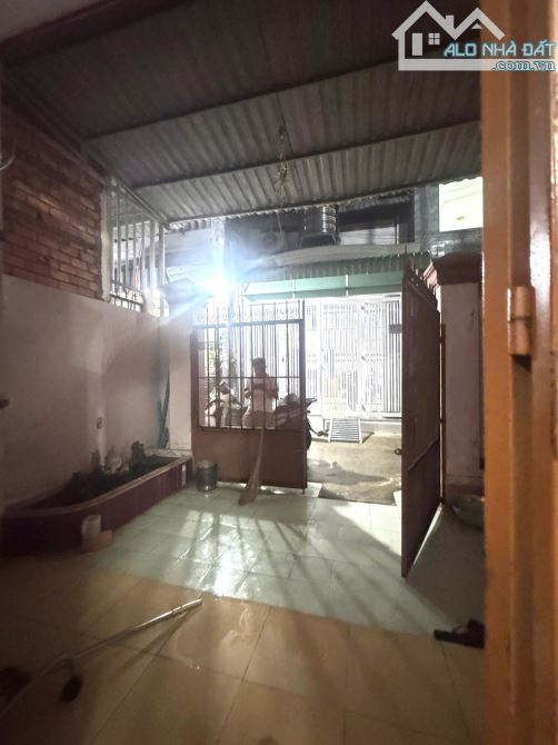 Bán nhà c4 ngang 4.2 x24 CN 101m2 Thới Tam Thôn Hóc Môn chỉ 3 tỷ